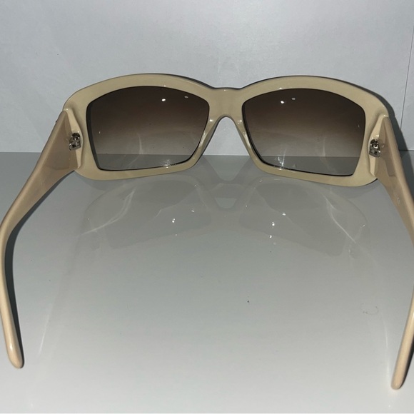 Versace MOD. 4069
405/13 Brown Tan Cream
Sunglasses